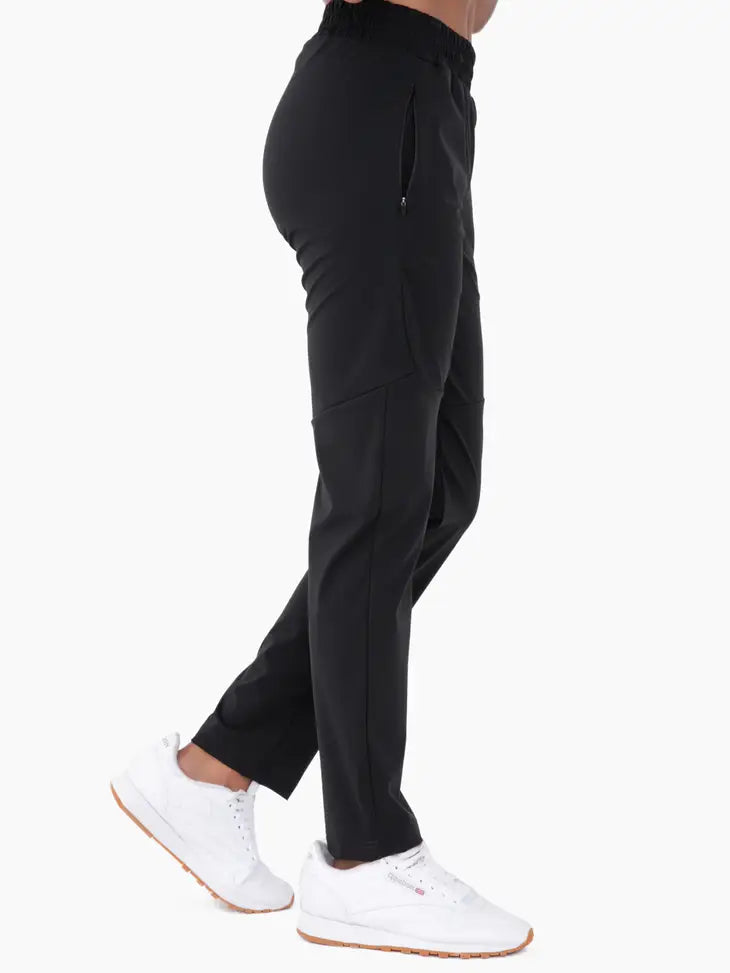 Nylon-Blend Capri Active Pants